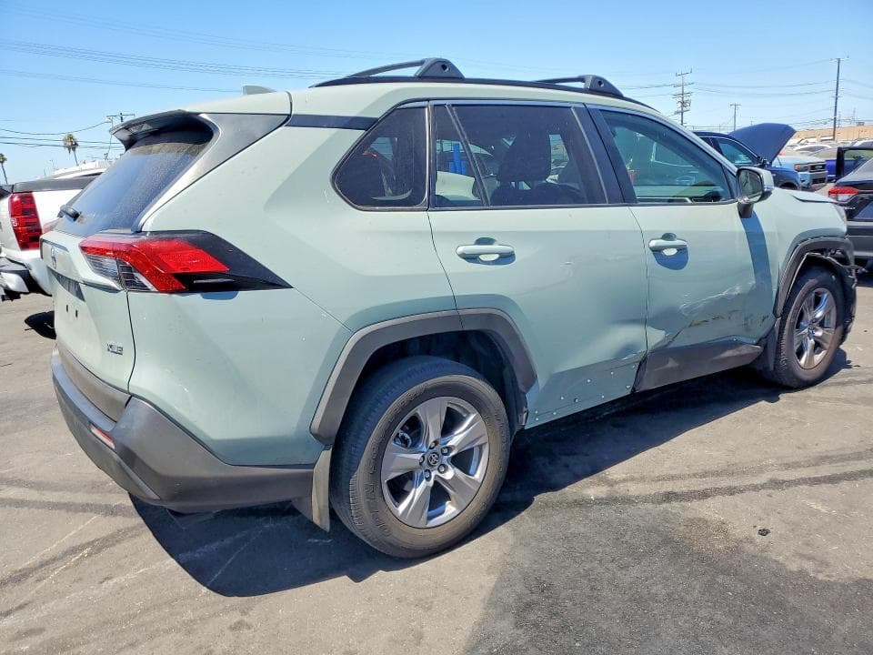 2023 TOYOTA RAV4 XLE 3