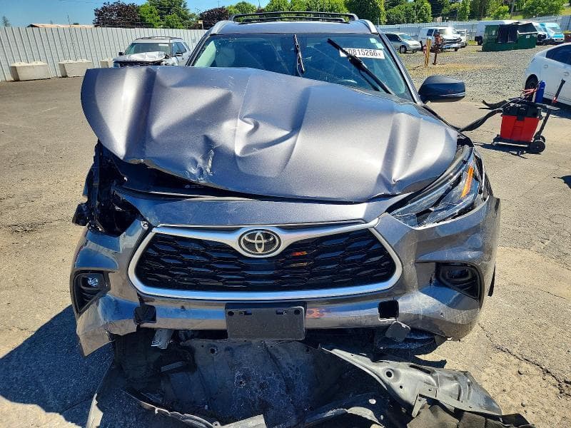 2022 TOYOTA HIGHLANDER XLE 12