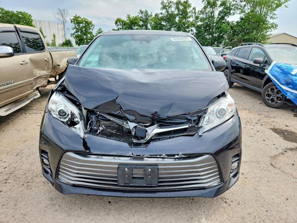 2018 TOYOTA SIENNA XLE 7-PASSENGER 5
