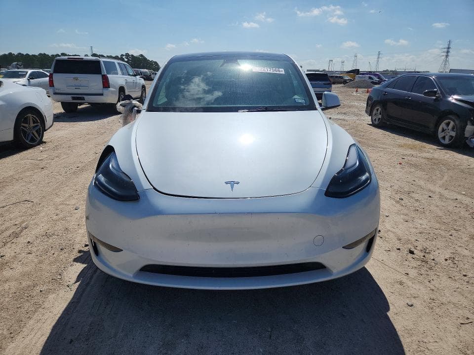 2025 TESLA MODEL Y 5