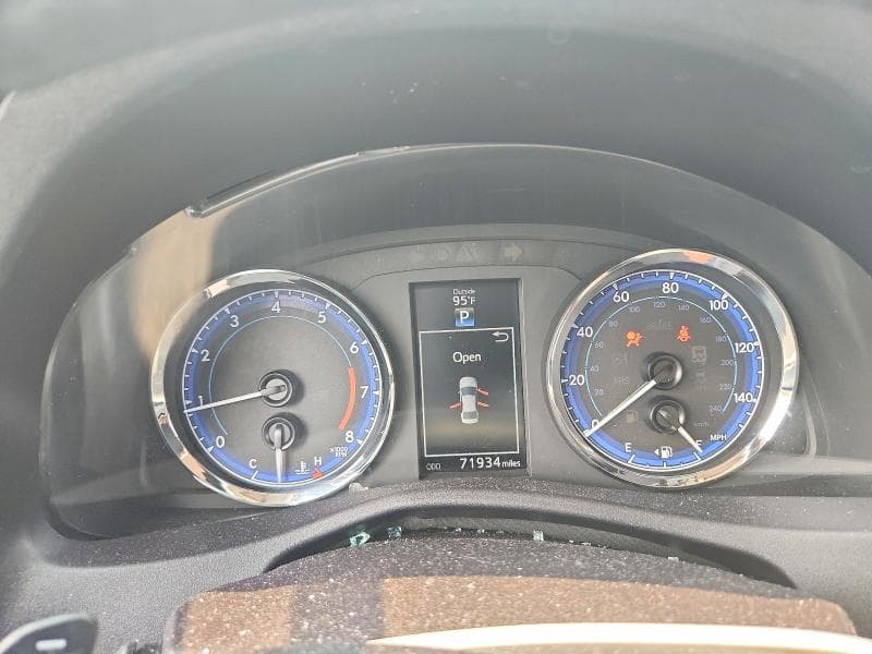 2018 TOYOTA COROLLA SE 9