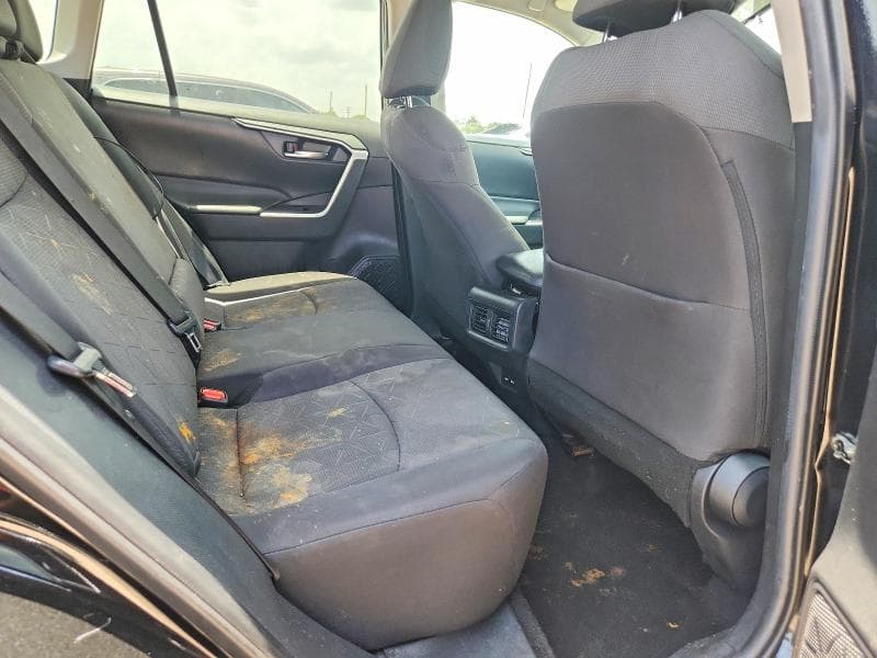 2021 TOYOTA RAV4 XLE 11