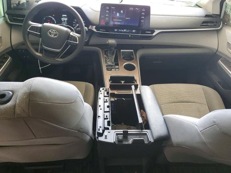 2021 TOYOTA SIENNA LE 8