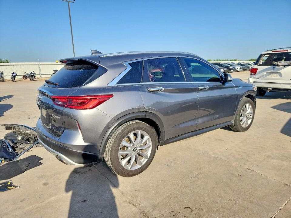 2019 INFINITI QX50 LUXE 3