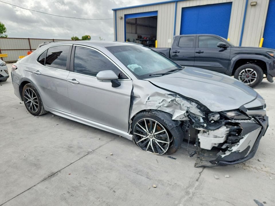 2023 TOYOTA CAMRY SE 4