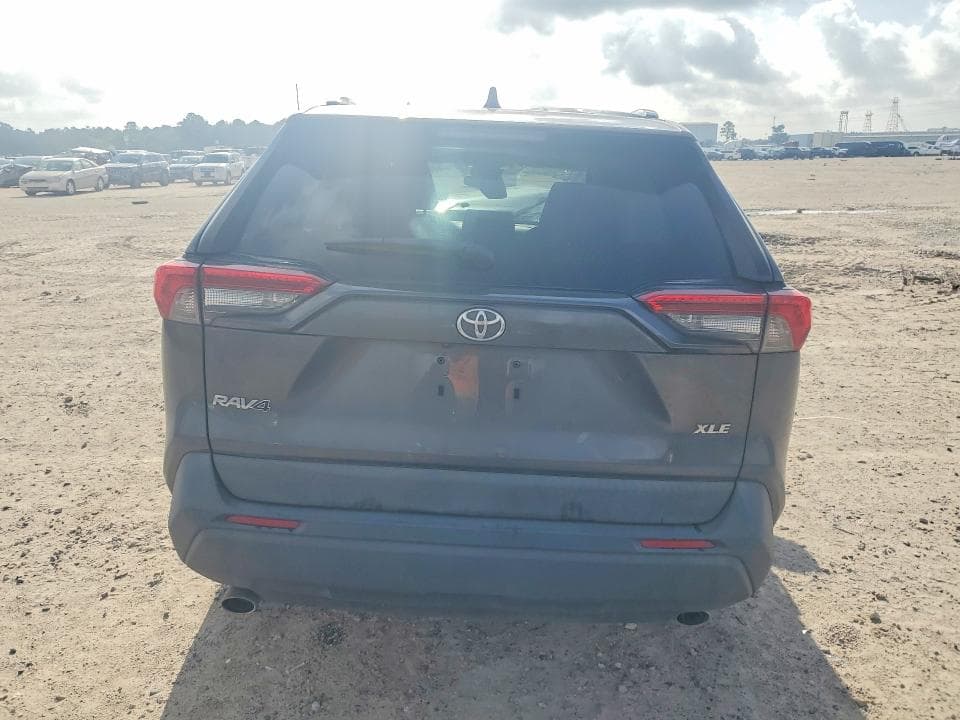 2020 TOYOTA RAV4 XLE 6