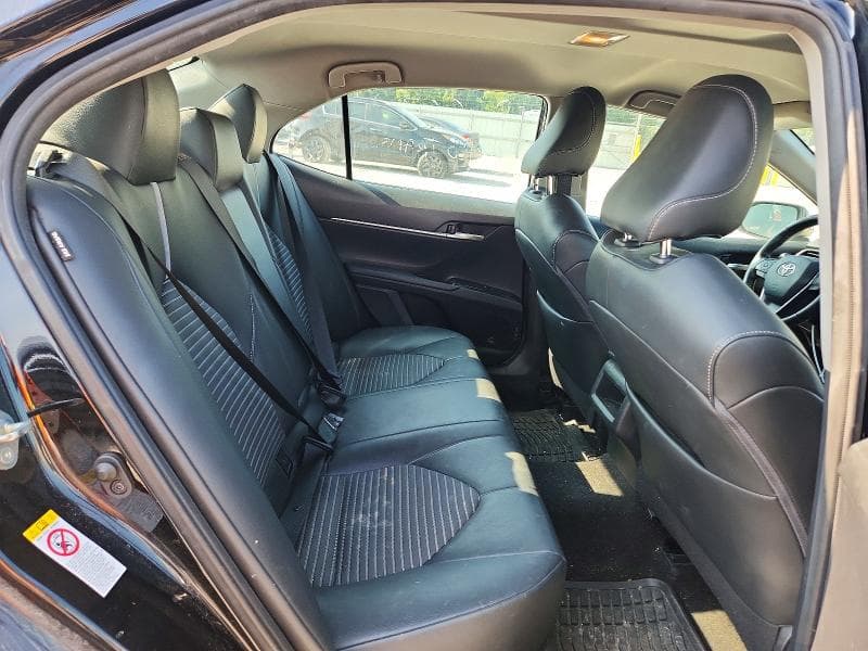 2019 TOYOTA CAMRY SE 10