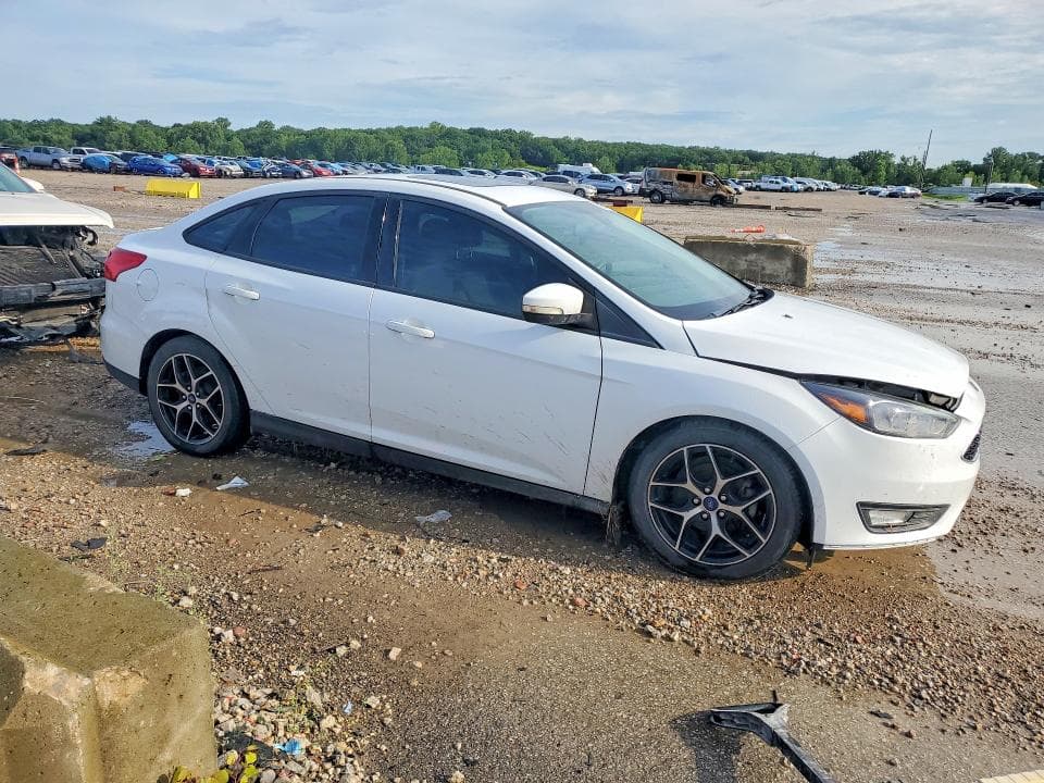 2017 FORD FOCUS SEL 4