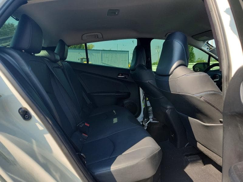 2017 TOYOTA PRIUS THREE TOURING 10