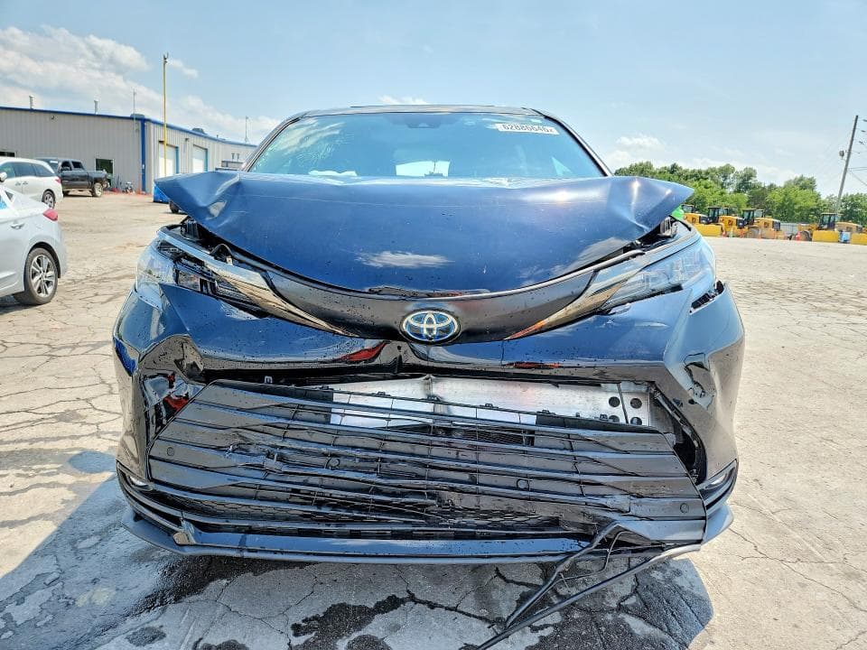 2023 TOYOTA SIENNA WOODLAND EDITION 5