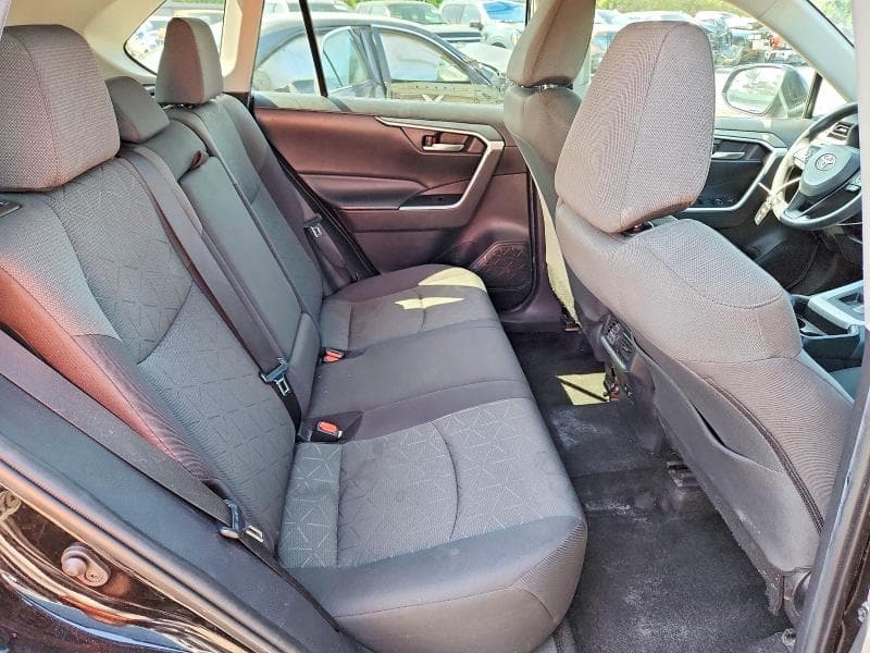 2021 TOYOTA RAV4 XLE 11
