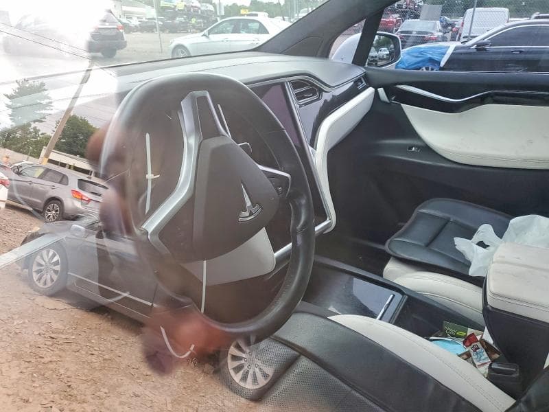 2017 TESLA MODEL X 9