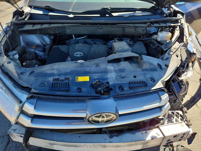 2019 TOYOTA HIGHLANDER LE 11