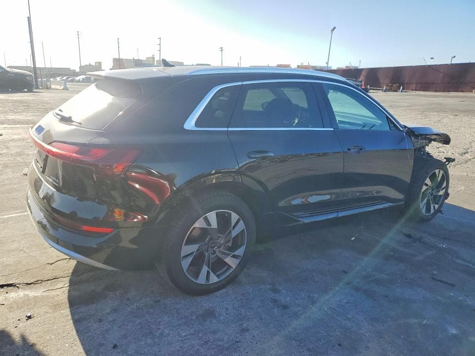 2022 AUDI E-TRON PREMIUM 3