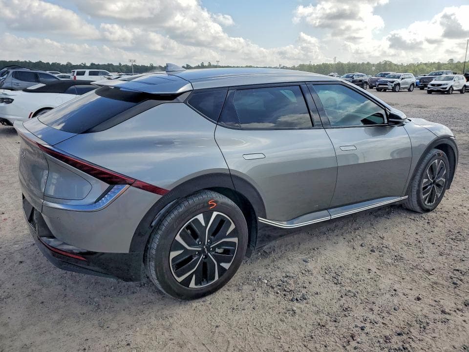 2022 KIA EV6 WIND 3