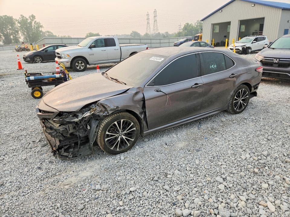 2019 TOYOTA CAMRY SE - 1