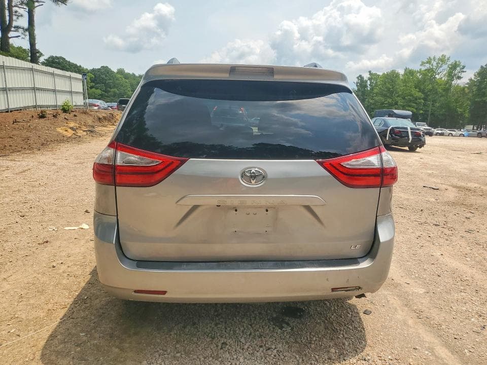 2017 TOYOTA SIENNA LE 6
