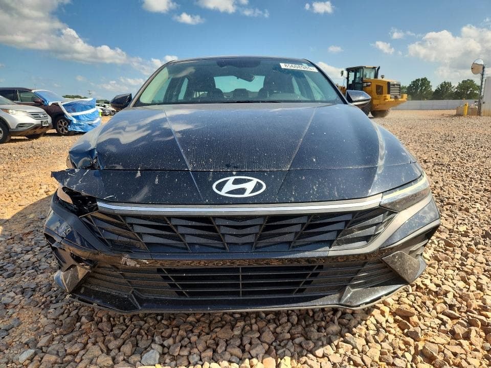 2025 HYUNDAI ELANTRA SE 5