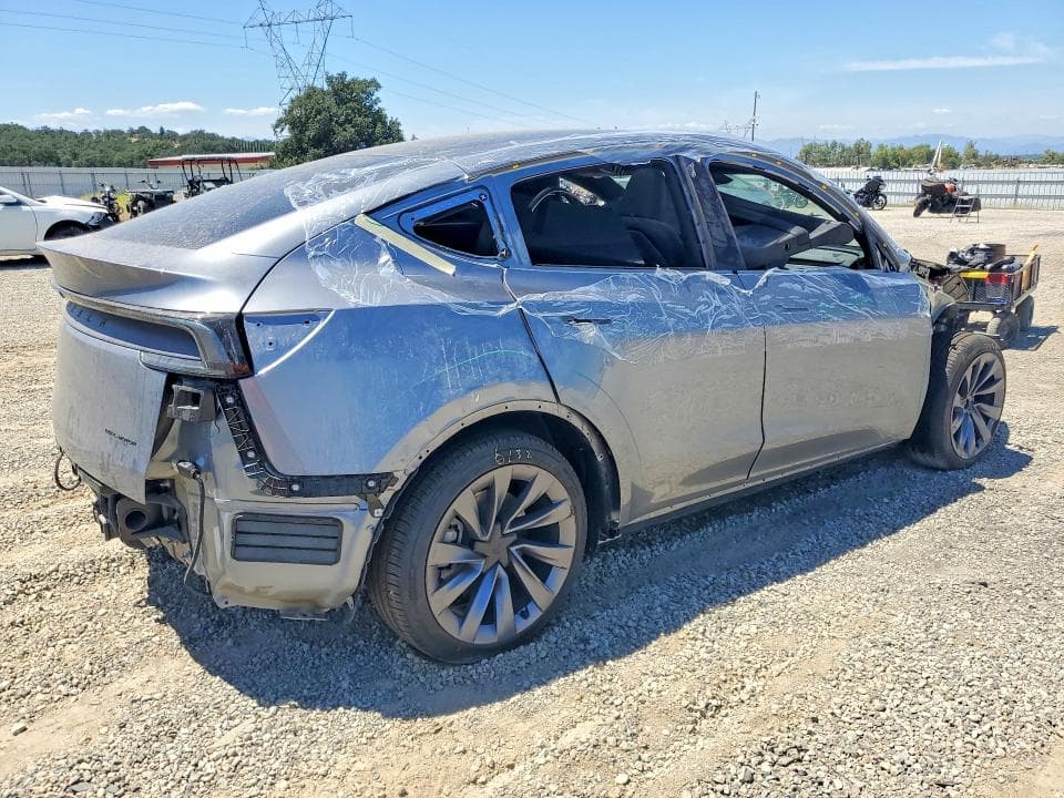 2026 TESLA MODEL Y 3