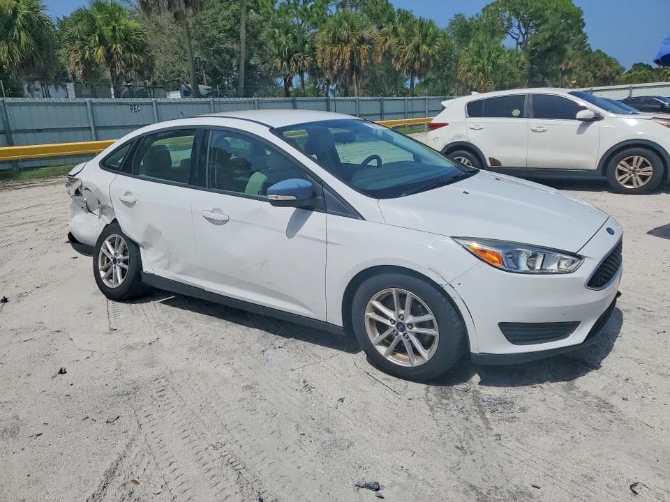 2017 FORD FOCUS SE 4