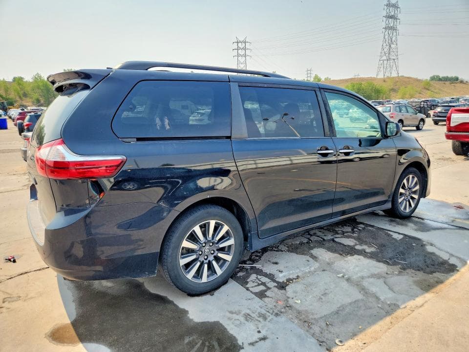 2018 TOYOTA SIENNA XLE 7-PASSENGER 3