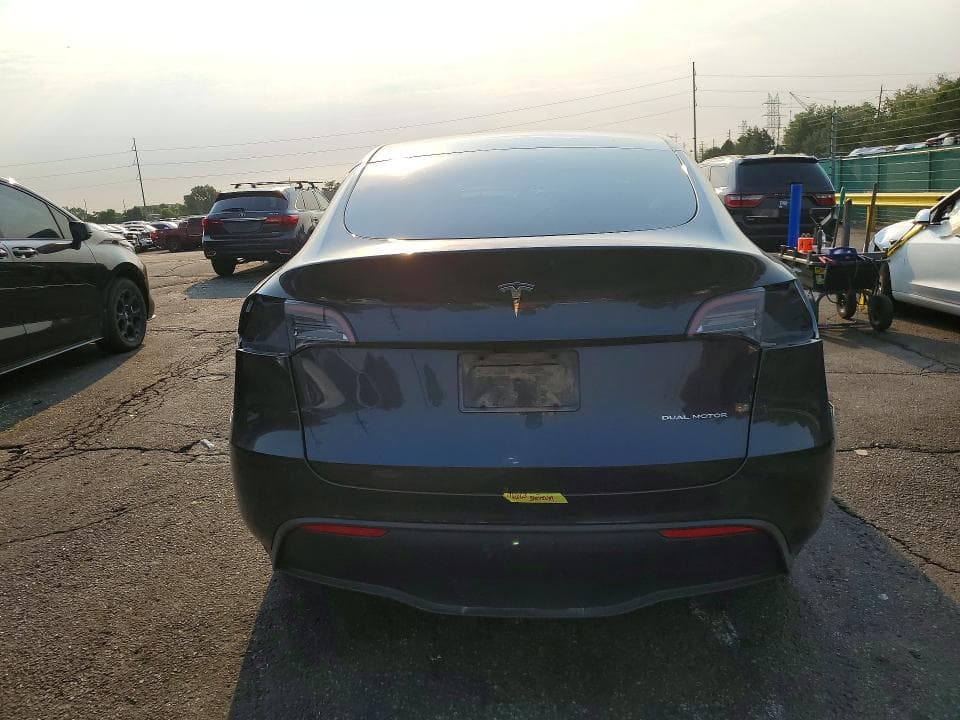 2024 TESLA MODEL Y 6