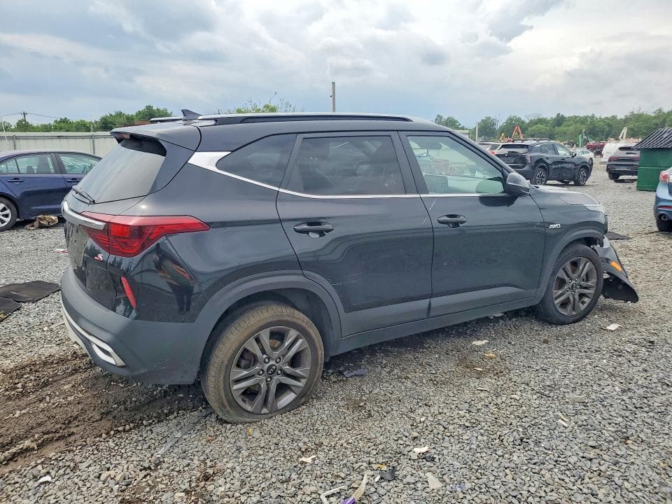 2021 KIA SELTOS S 3