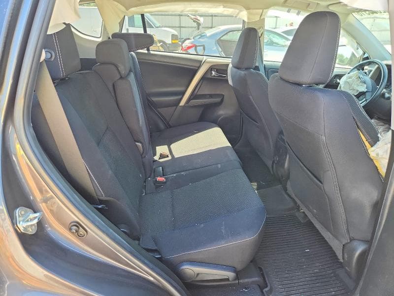 2018 TOYOTA RAV4 XLE 11