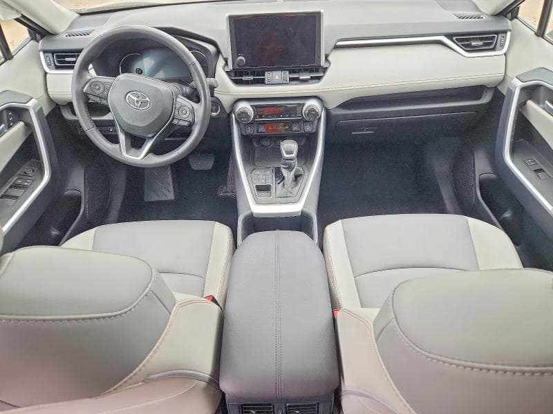 2024 TOYOTA RAV4 XLE PREMIUM 8
