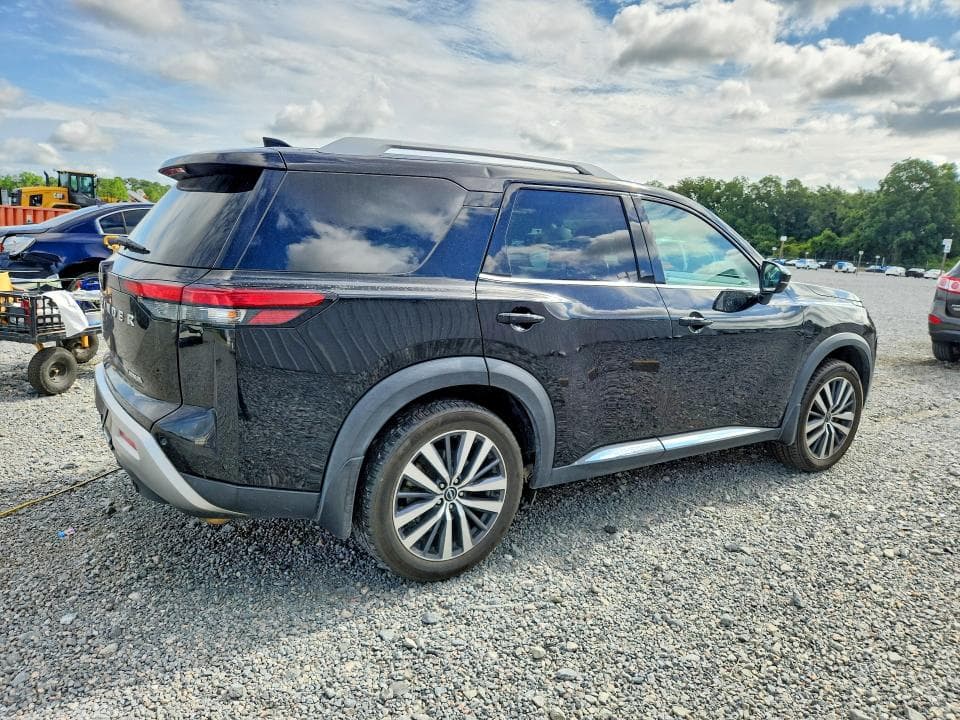 2022 NISSAN PATHFINDER PLATINUM 3