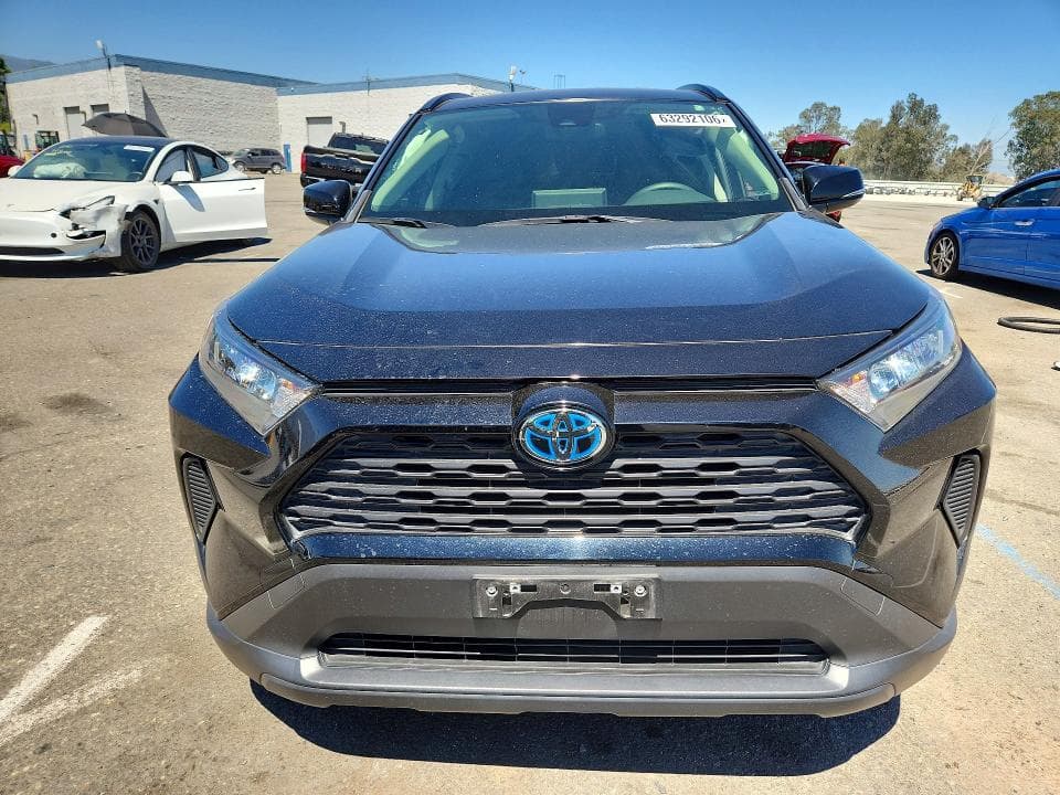 2022 TOYOTA RAV4 LE 5