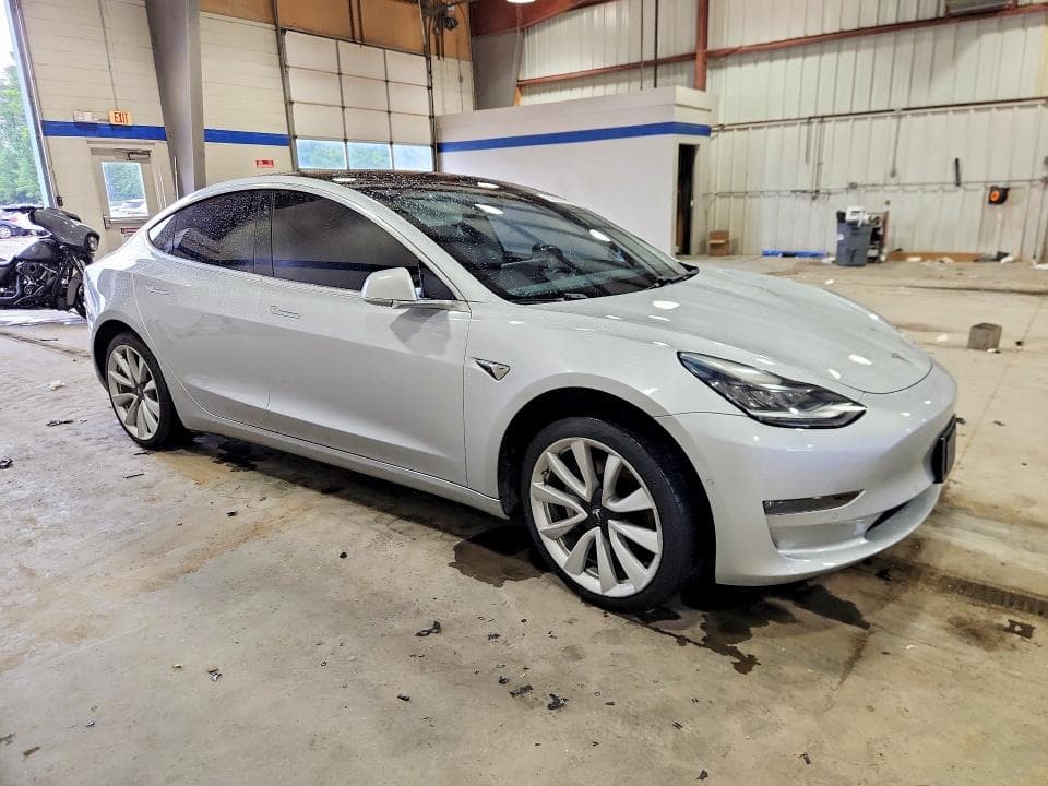 2018 TESLA MODEL 3 4