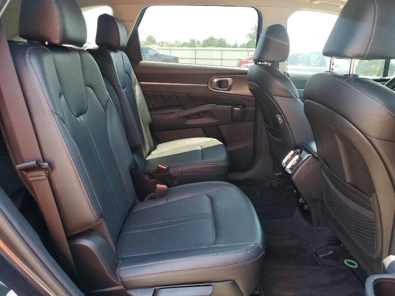 2022 KIA SORENTO SX 11