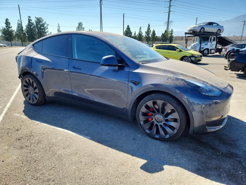 2023 TESLA MODEL Y 4