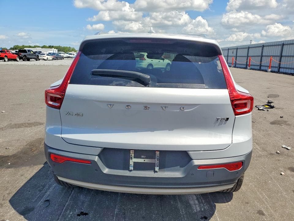 2021 VOLVO XC40 T5 MOMENTUM 6