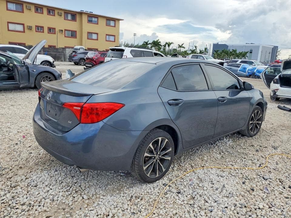 2018 TOYOTA COROLLA SE 3