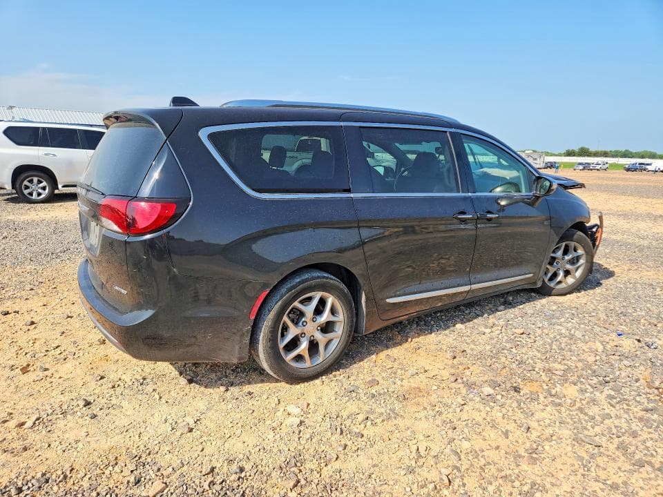 2019 CHRYSLER PACIFICA LIMITED 3