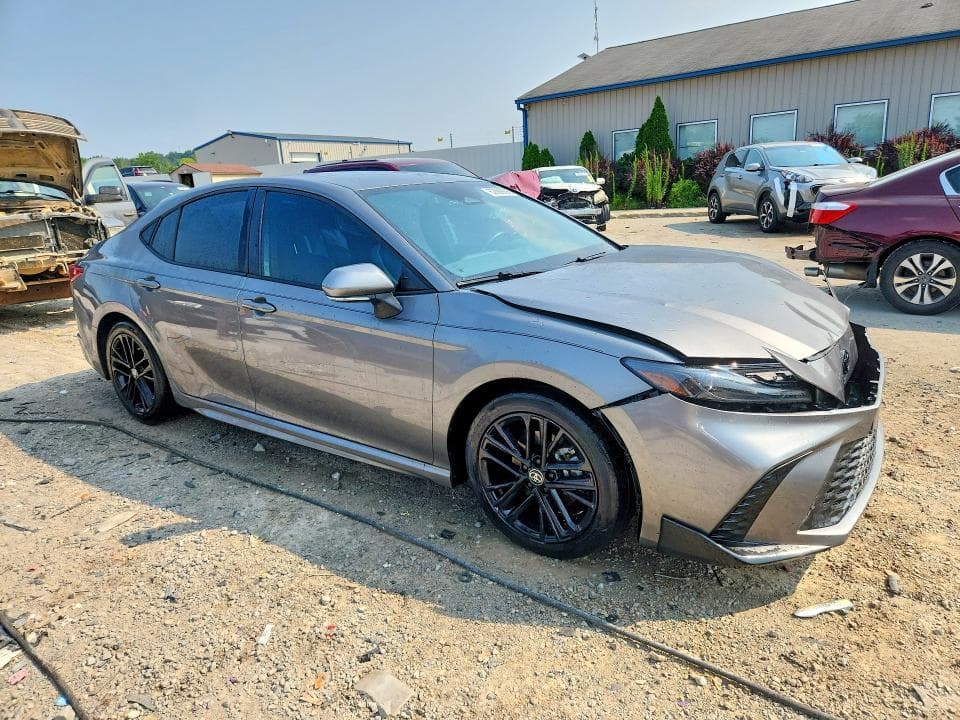 2025 TOYOTA CAMRY SE 4