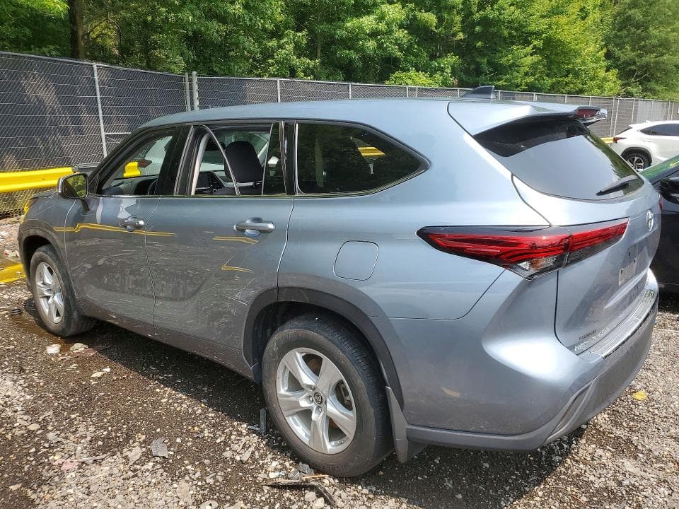 2022 TOYOTA HIGHLANDER LE 2