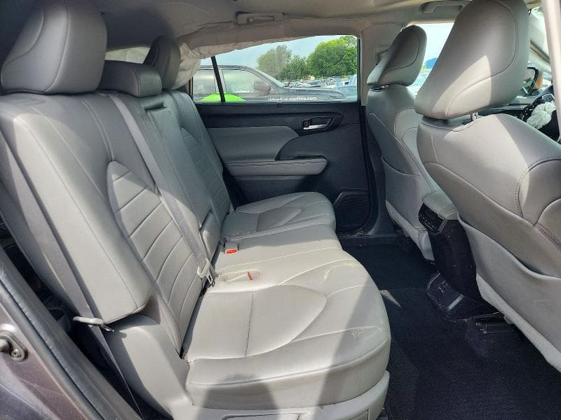 2022 TOYOTA HIGHLANDER XLE 11