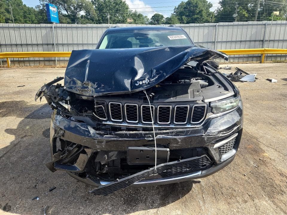 2023 JEEP GRAND CHEROKEE LAREDO 5