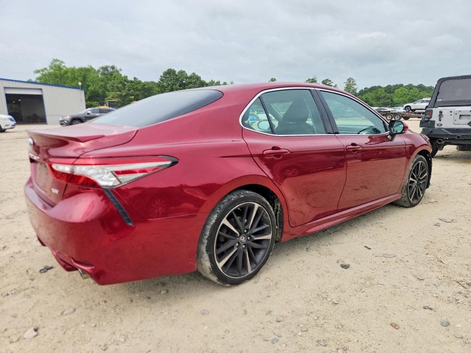 2018 TOYOTA CAMRY XSE 3