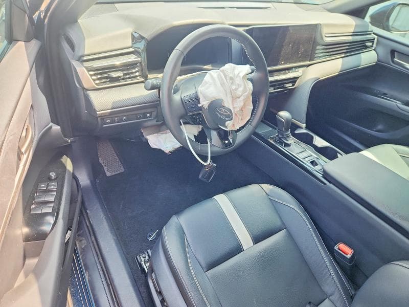 2025 TOYOTA CAMRY SE 8