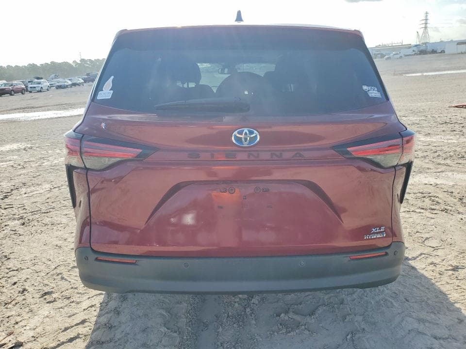 2022 TOYOTA SIENNA XLE 6