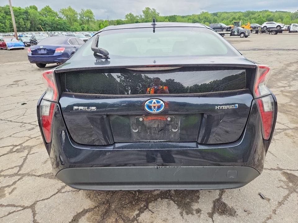 2017 TOYOTA PRIUS TWO 6