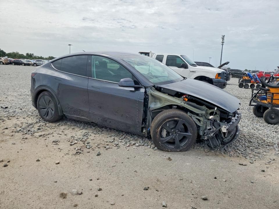 2026 TESLA MODEL Y 4