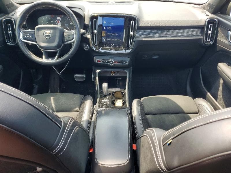 2020 VOLVO XC40 8
