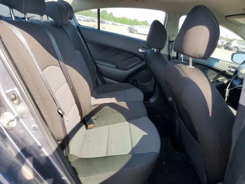 2018 KIA FORTE S 10