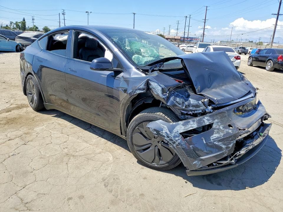 2026 TESLA MODEL Y 4