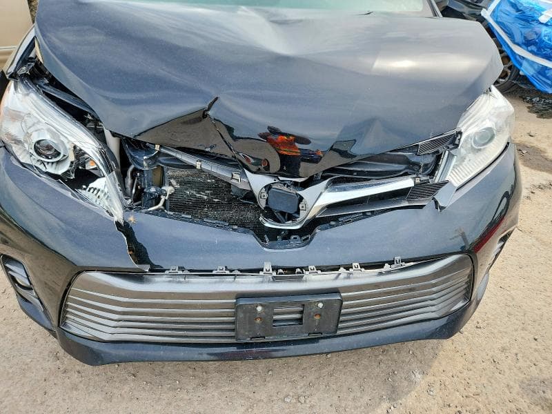 2018 TOYOTA SIENNA XLE 7-PASSENGER 12